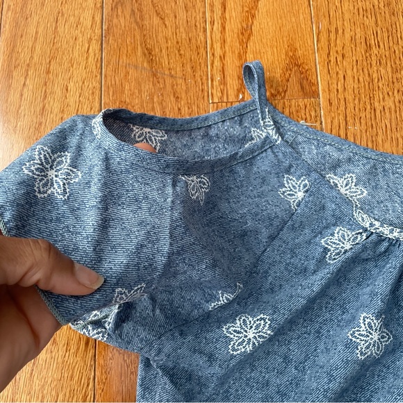 LODYS Cold Shoulder Top - Picture 3 of 4